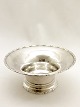 Grann & Laglye 
three towers 
silver art deco 
1925 fruit bowl 
H. 7.5 cm. D. 
17.5 cm. No. 
270347