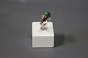 Goldring in 14 
carat with 
green jade, 
ingraved K.J.D. 

Dia - 1,9 cm.