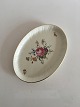 Royal 
Copenhagen 
Frijsenborg 
Oval Tray No. 
1863. Measures 
25 x 18 cm (9 
27/32" x 7 
3/32")