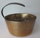 Bronze pot, 
18-19. century. 
with iron 
handle. Dia .: 
17 cm. H .: 8 
cm.