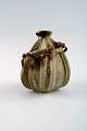 Arne Bang. Keramik vase med bladværk. 
Stemplet AB . Number 152.