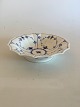 Royal 
Copenhagen Blue 
Fluted Plain 
Angular Bowl 
No. 142. 5 x 21 
cm (1 31/32 in. 
x 8 17/64 in.)