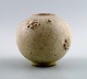 Arne Bang. Keramik vase. Stemplet AB 211. 
