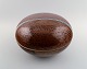 Jane Bailey, 
large 
bonbonniere / 
lidded jar in 
stoneware.
Decorated with 
glaze in many 
...