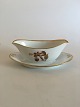 Royal 
Copenhagen 
Brown Iris 
Sauceboat No 
9344. 8 cm 
tall. 22 cm 
long.