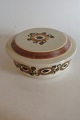 Royal 
Copenhagen 
Aluminia 
Nucella Lidded 
bowl No 3466
Måler 24cm x 
11cm. ( 9 1/2" 
x 4 1/3")