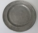 English antique 
pewter plate, 
18th century. 
Stamped. Dia .: 
24 cm.