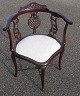English corner 
chair in 
mahogany, 20th 
century. With 
splats. Bright 
upholstery. H 
.: 79 cm. D: 
...