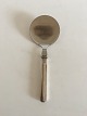 Hans Hansen 
Arvesølv No 18 
Sterling Silver 
and Stainless 
Steel Croustade 
Server. 19.6 cm 
L (7 ...