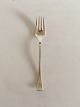Hans Hansen 
Kristine 
Sterling Silver 
Cake Fork. 
Measures 14 cm 
/ 5 33/64 in.