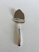 Cohr Elite 
Silver Cheese 
Slicer with 
Stainless Steel 
Top. 23.5 cm L 
(9 1/4")