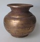 Asian bronze 
jar, 19th 
century. H: 
12.5 cm. With 
decoration on 
the edge. With 
crack on the 
side.