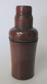 Wood case with 
antique 
medicine 
bottle, 19th 
century. H .: 
9.2 cm.