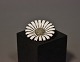 Daisy brooch in 
925 sterling 
silver and 
enamel by A. 
Michelsen.
Dia - 3,5 cm.