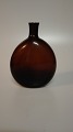 Brown pocket 
lark / pocket 
bottle 
Holmegaard 
Height 15.2 cm.