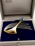 14 carat gold brooch with turquoise