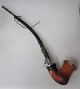 Danish 
meerschaump 
pibe, 19th 
century. 
Length: 50 cm. 
With the 
silver-plated 
lid.