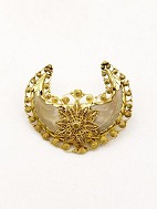 Brooch animal claw with filigree gold