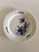 Royal 
Copenhagen Blue 
Flower Curved 
Round Serving 
Dish No 1563. 
Measures 33 cm 
/ 12 63/64 in. 
dia.