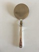 Hans Hansen 
Arvesølv No 15 
Pastry Server 
In Sterling 
Silver and 
Stainless 
Steel. 20 cm L 
(7 7/8")