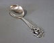 Server with nut 
motif in 
hallmarked 
silver.
L - 20,5 cm 
and W - 6 cm.