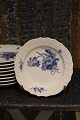 Royal 
Copenhagen 
Curved Blue 
Flower dessert 
plate. 
Dia.:17cm. 
Decoration 
number: 
10/1625. 3. ...
