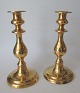 Pair of English 
brass 
candlesticks, 
19th century. 
Profiled stem. 
Height: 21 cm.