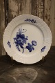 Royal 
Copenhagen Blue 
Flower curved 
lunch plate. 
Dia.:22cm.
Decoration 
number: ...