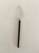 Hans Hansen 
Amalie Child 
Knife in 
Stainless Steel 
with Black 
Plast Handle. 
16 cm L (6 
19/64")