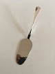 Patricia W&S 
Sorensen Silver 
Cake Server 
with Steel. 
20.5 cm L (8 
5/64"). 5 cm W 
(1 31/32")