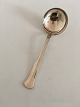 Hans Hansen 
Arvesølv No. 5 
Serving Spoon. 
21 cm L (8 
17/64")