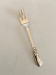 Evald Nielsen 
No 16. Silver 
Pastry Fork. 15 
cm L (5 29/32")