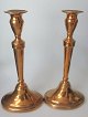 Pair of 
candlesticks in 
brass, 19th 
century. 
Denmark. Oval 
foot and smooth 
stem. Height: 
26 cm.