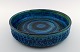 Bitossi, Rimini-blå fadskål i keramik, designet af Aldo Londi.
