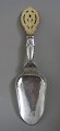 Silver spatula, 
hammered, 
Denmark, 
1916.&nbsp;With 
leaf ornament 
on the shaft 
and with a bone 
...