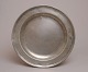 Pewter dish, 
approx. 1775, 
London, 
England. 
Stamped: 
London. Ø: 31 
cm.