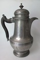 German antique 
coffee pot in 
pewter, 19th 
century. Smooth 
corpus. With 
wooden handle. 
Stamped: ...
