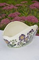 Aluminia 
fayance, 
Jardiniere. no. 
117/115. Width 
30 x 16 cm. 
height 10.3 cm. 
Fine condition.