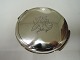 Georg Jensen. 
Sterling (925). 
Powder box. 
Model 277B. 
Diameter 8 cm. 
Produced 
1933-1945