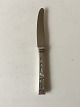 Hans Hansen 
Arvesølv No. 12 
w. decoration 
Travel Knife in 
Sterling 
Silver. 12.5 cm 
L