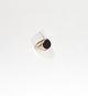 Men's ring in 8 
kt gold with 
onyx 
Stamped HS-HS 
Ring size 63