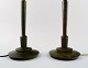 Just Andersen stil. Et par bordlamper af bronze på rund fod, fatning af bakelit.