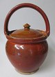 Maternity 
bucket, Funen, 
approx. 1900, 
Denmark. Brown 
glazed with lid 
and handle. 
Height: 23 cm.