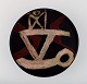 Knud Nielsen, født 1916. skål på trefod af keramik, abstrakt motiv.
