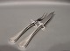 Carving set in 
Patricia, 
hallmarked 
silver.
Knife - 29x5,5 
cm.
Fork - 25x2 
cm.
