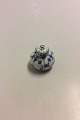 Royal 
Copenhagen Blue 
Fluted Half 
Lace Salt 
Shaker 712.
Measures 5.3cm 
/ 2 1/10" high 
and ...