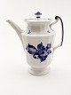 Royal 
Copenhagen 
Mussel-painted 
coffee jug 
10/8502 1st. 
No. 322002