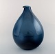 Stor Blomkulla Svensk Glaskunst kande/vase af Kjell Blomberg for Gullaskruf 
1963.