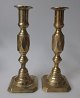 Pair of English 
brass 
cnadlesticks. 
19th century. 8 
edged feet - 
profiled with 
diamonds motif. 
...