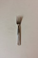 Margit Kronen 
silver plate 
Cake Fork. 
Measures 14.3 
cm / 5 2/3"